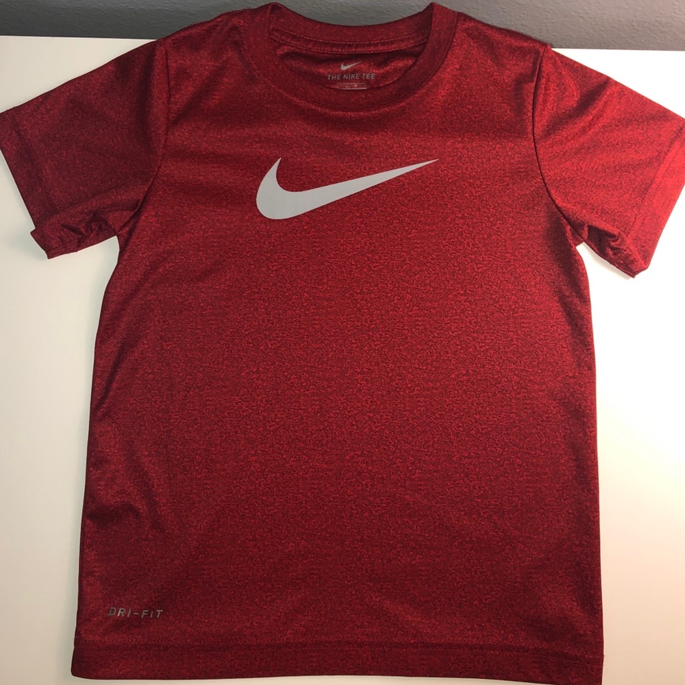 The Nike Tee (Dri-Fit)
